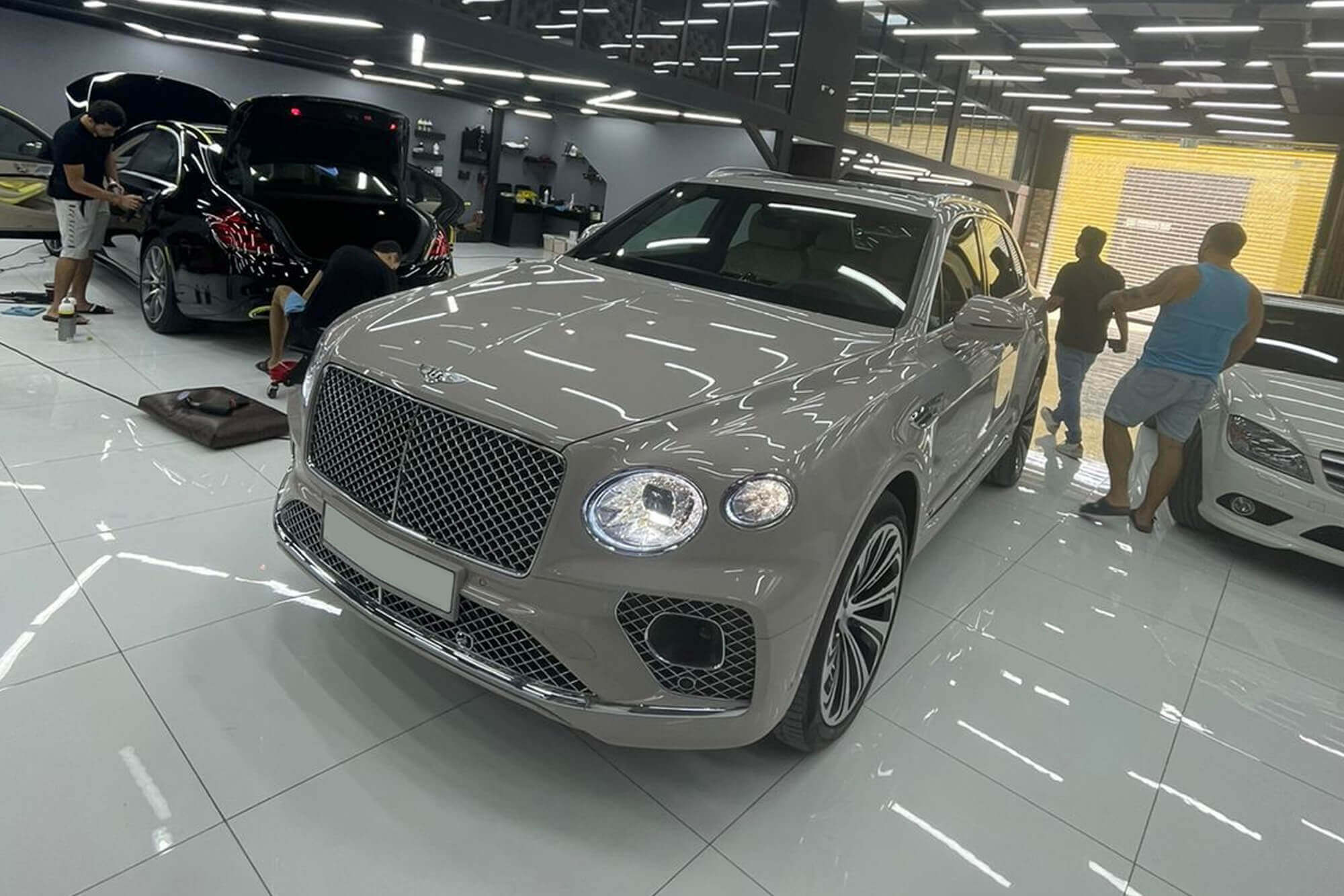 Bentley Bentayga Beige