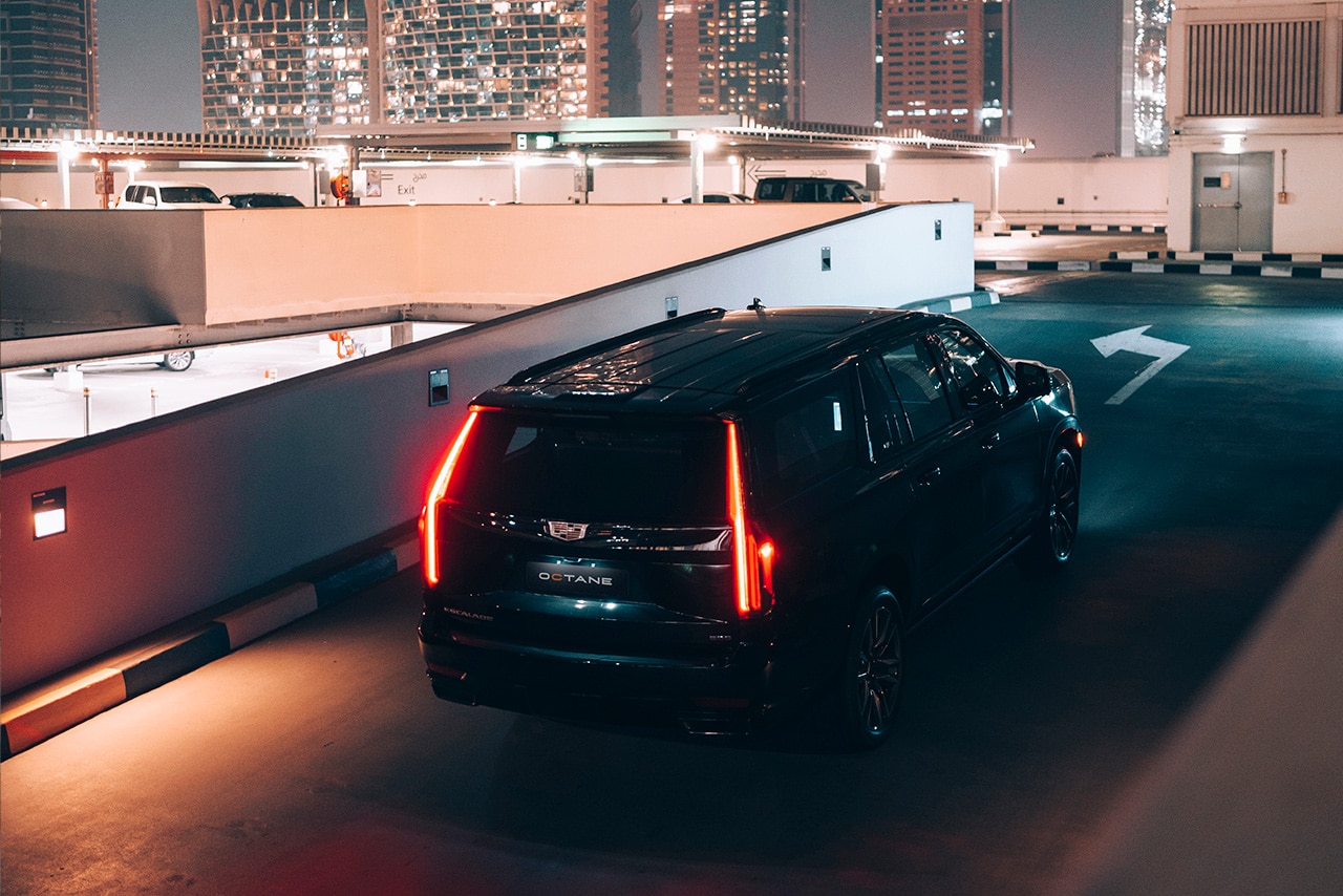 Cadillac Escalade ESV (Black)