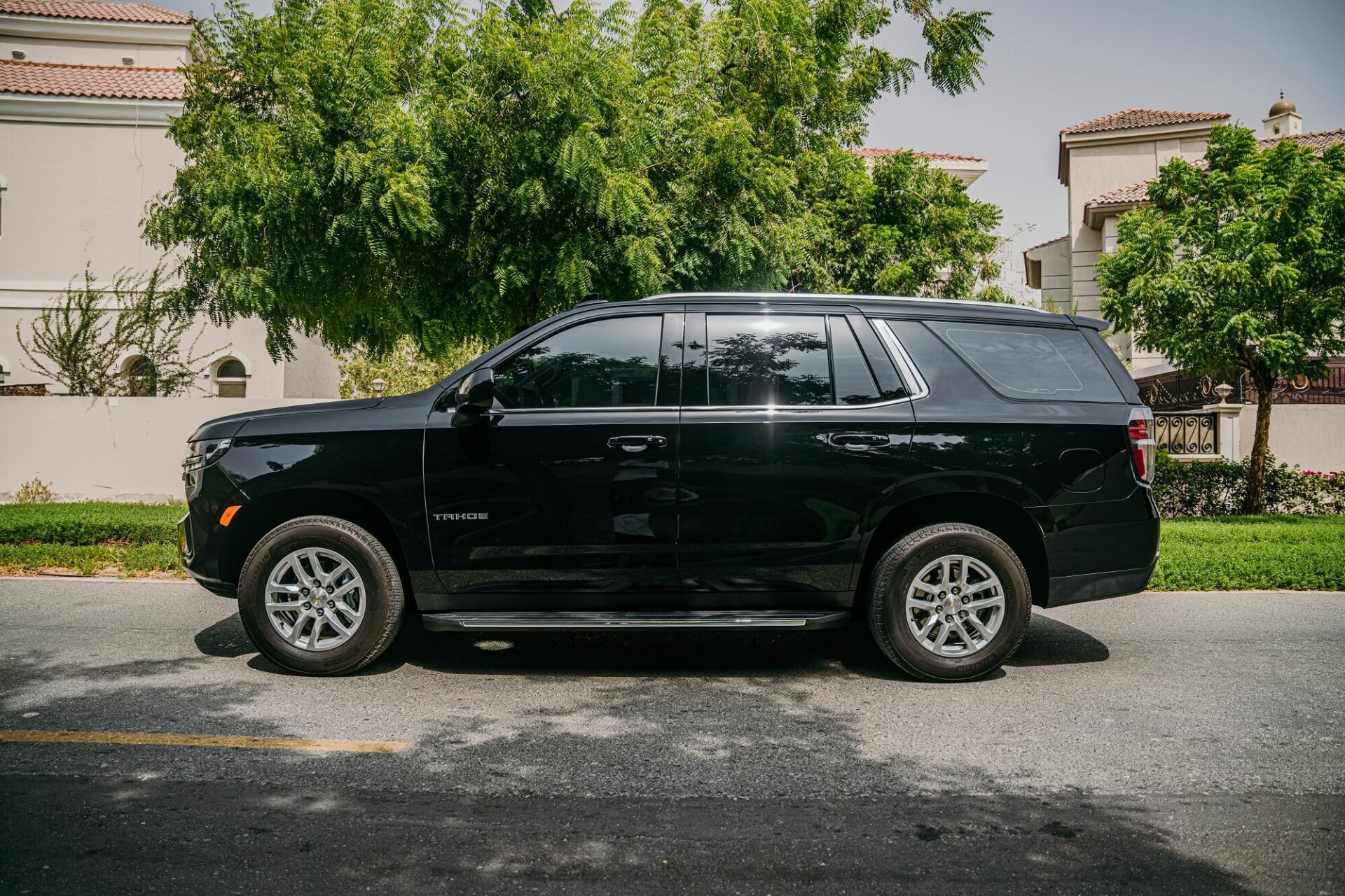 Chevrolet Tahoe Black 2021