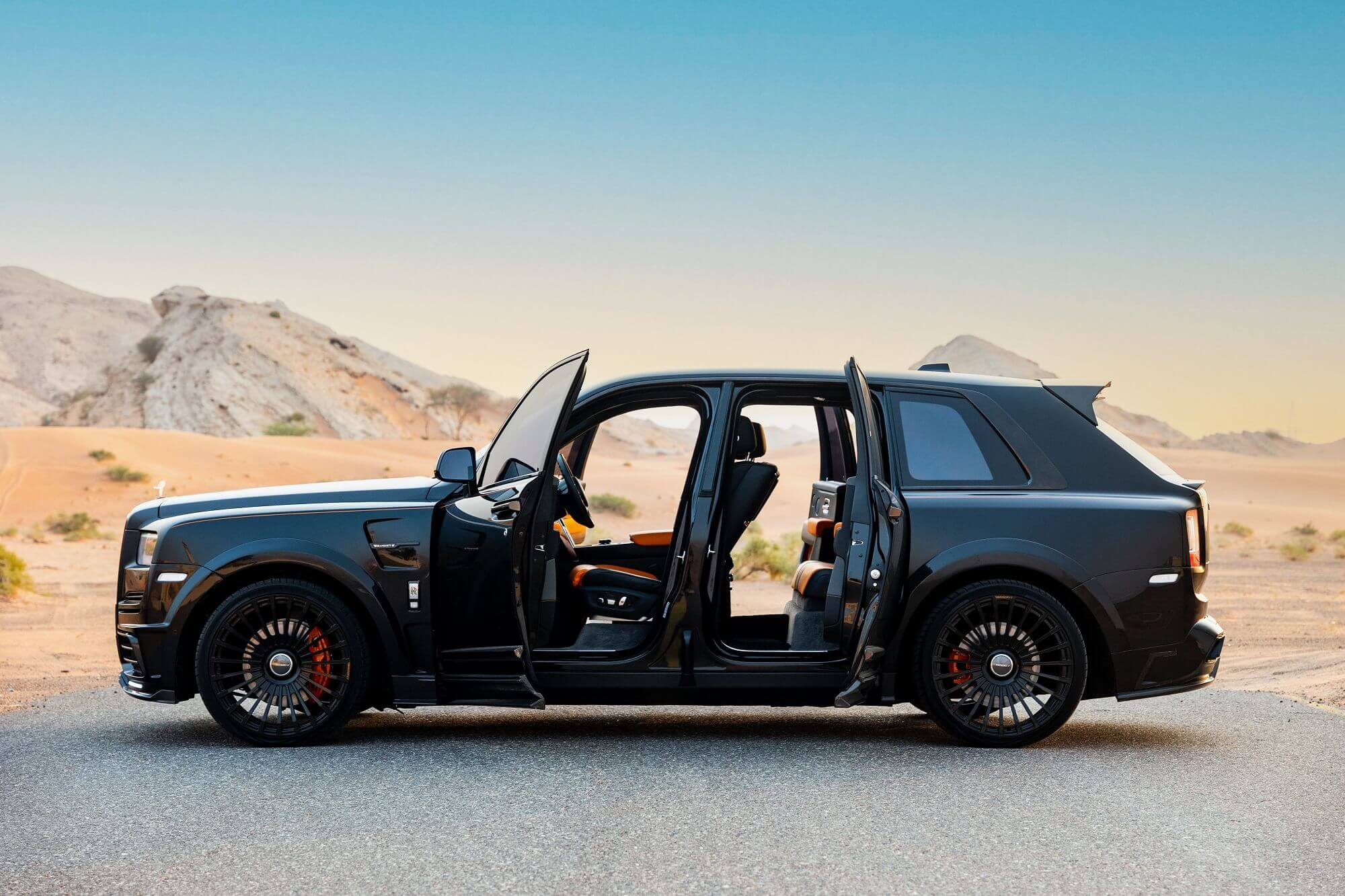 Rolls Royce Cullinan Mansory Black