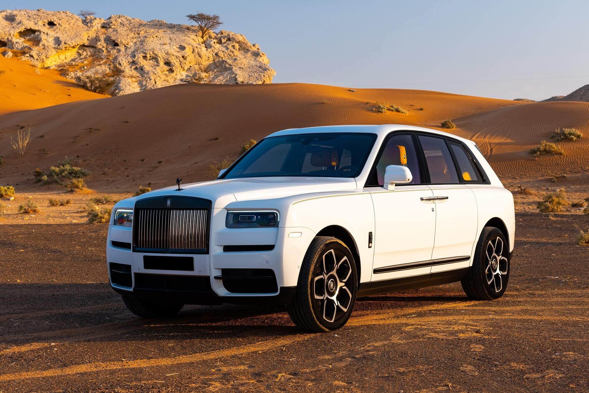 Rolls Royce Cullinan Black badge White