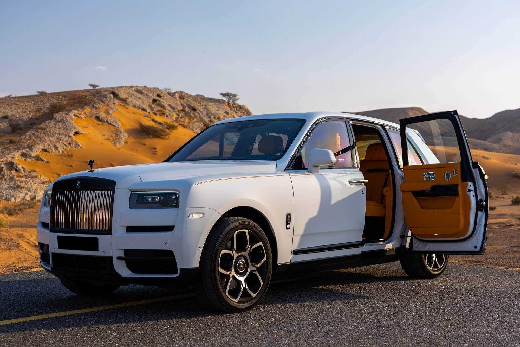 Rolls Royce Cullinan Black badge White