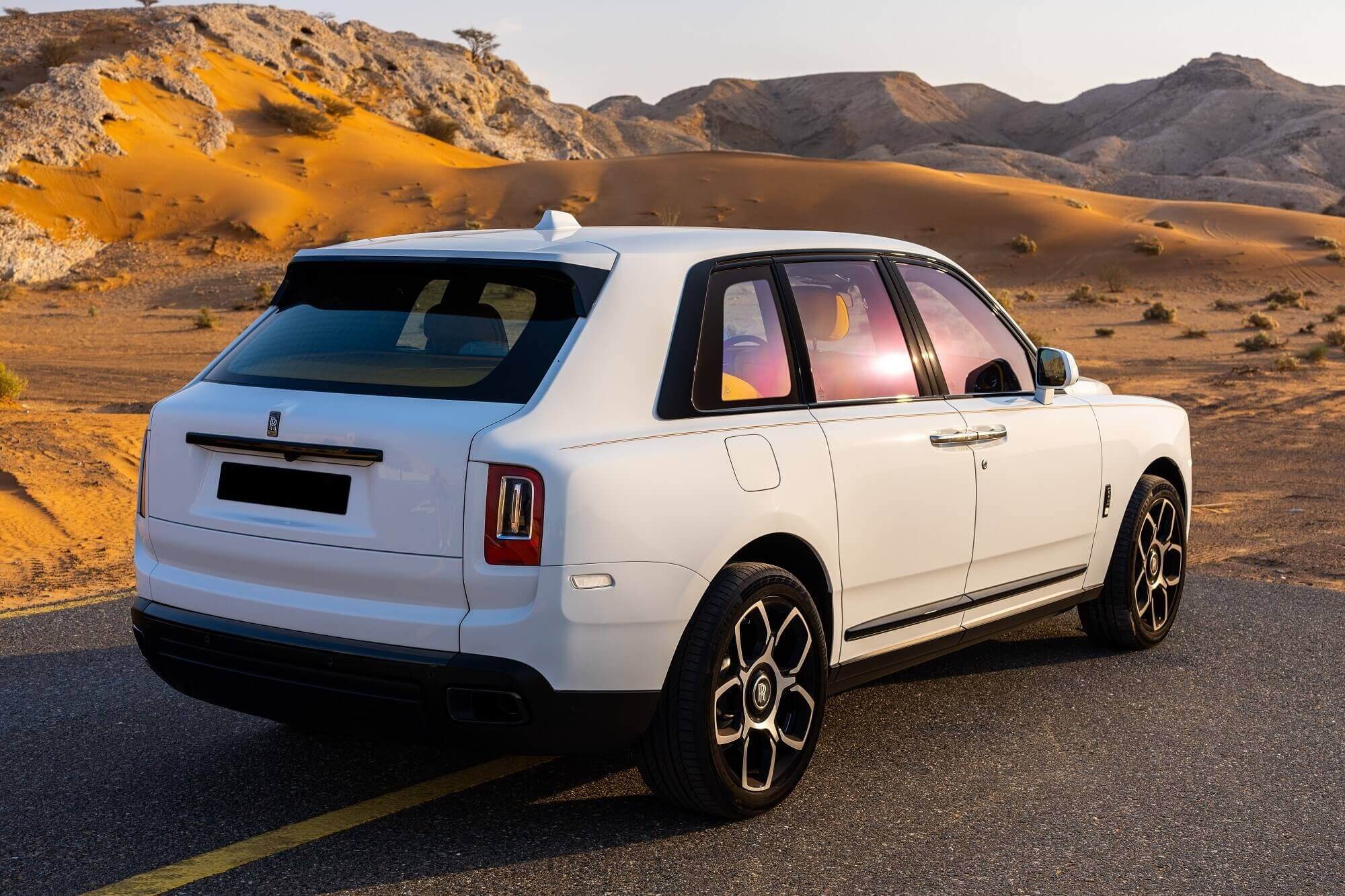 Rolls Royce Cullinan Black badge White