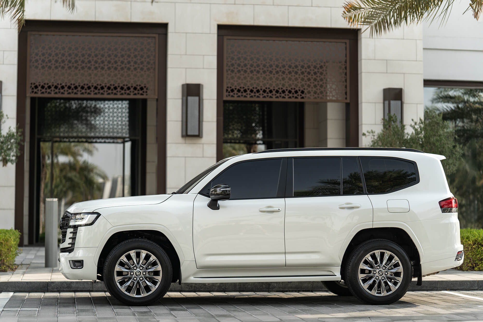 Toyota Land Cruiser 300 White 2022