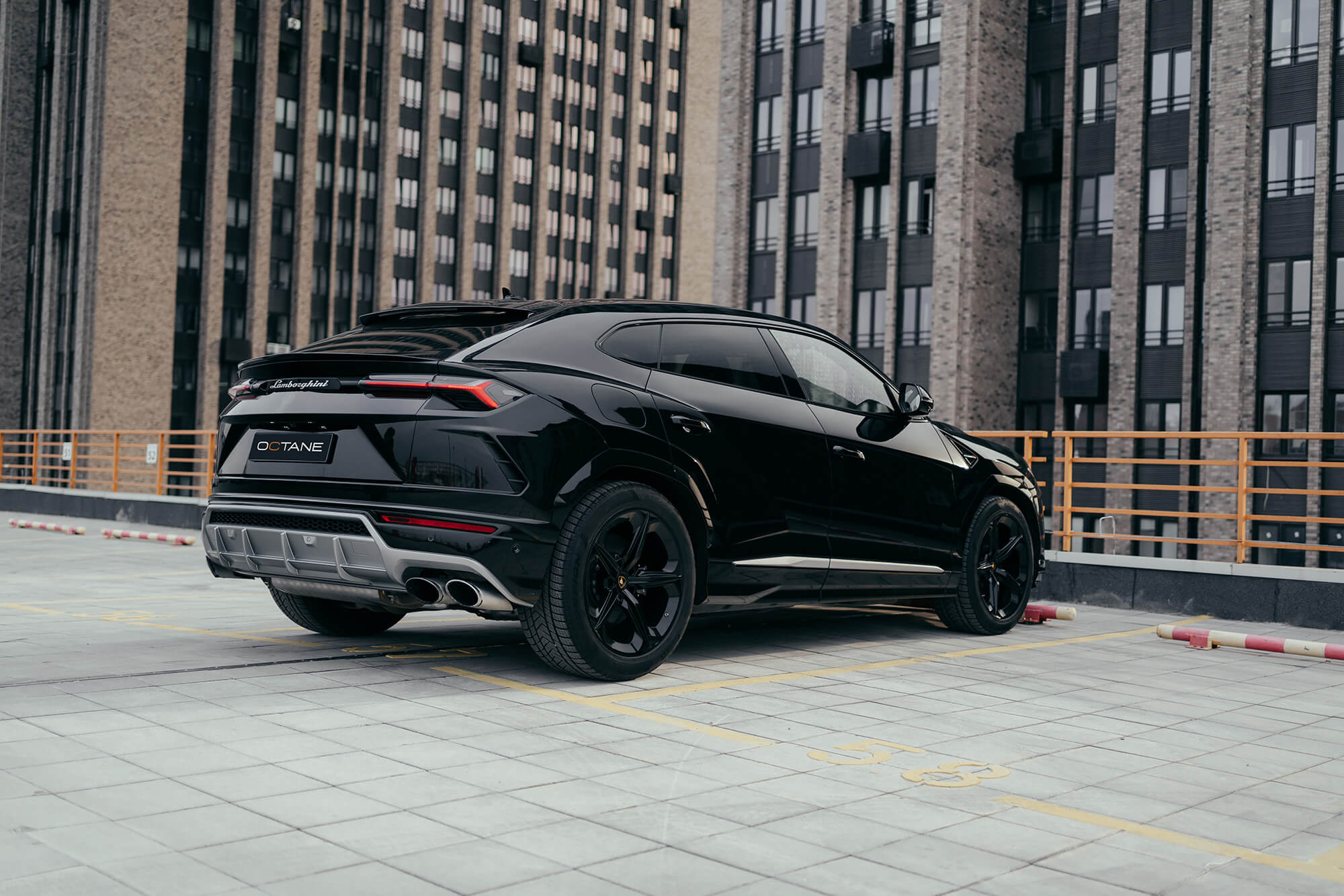 Lamborghini Urus Black