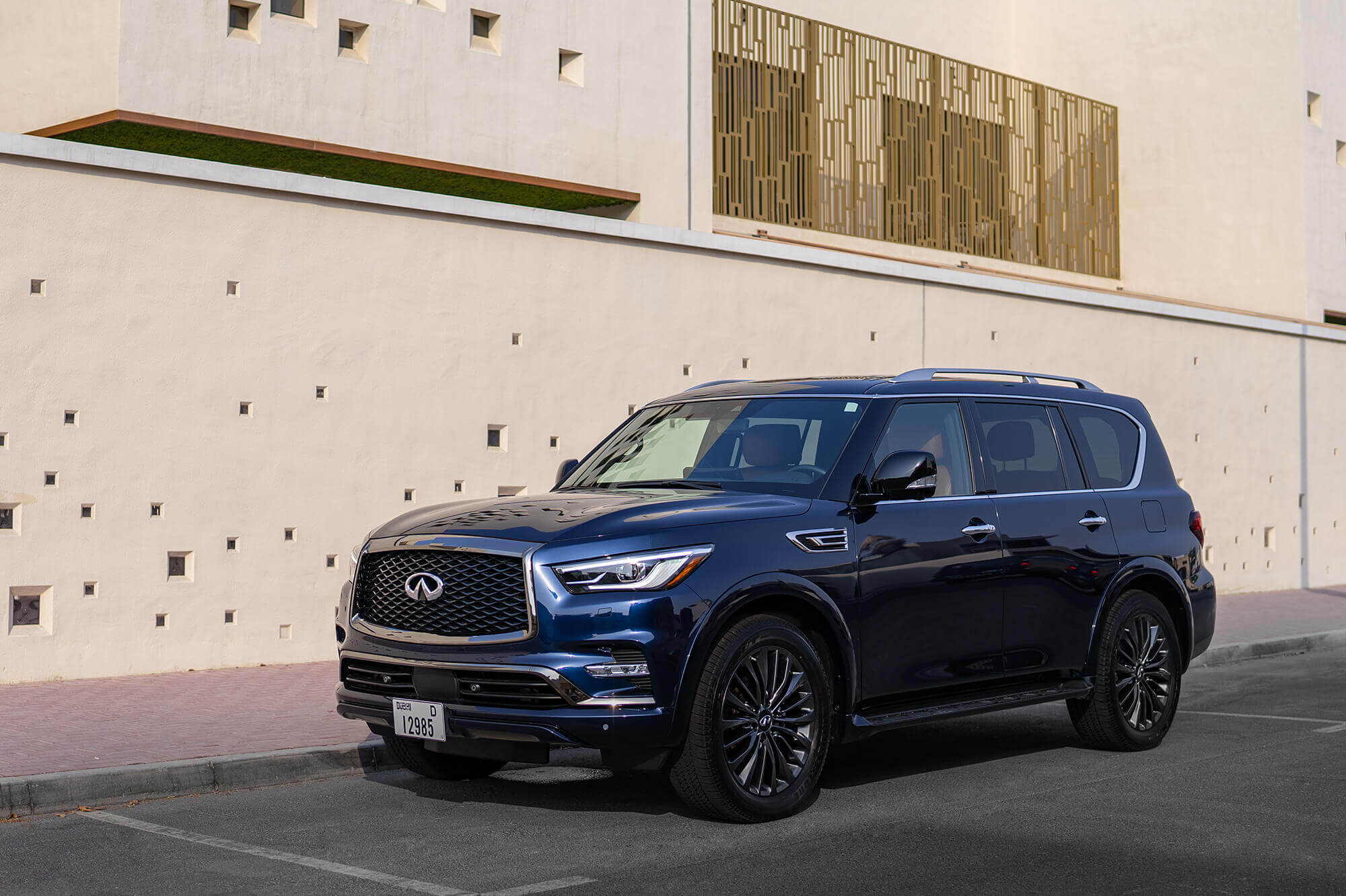 Infiniti QX 80 Blue