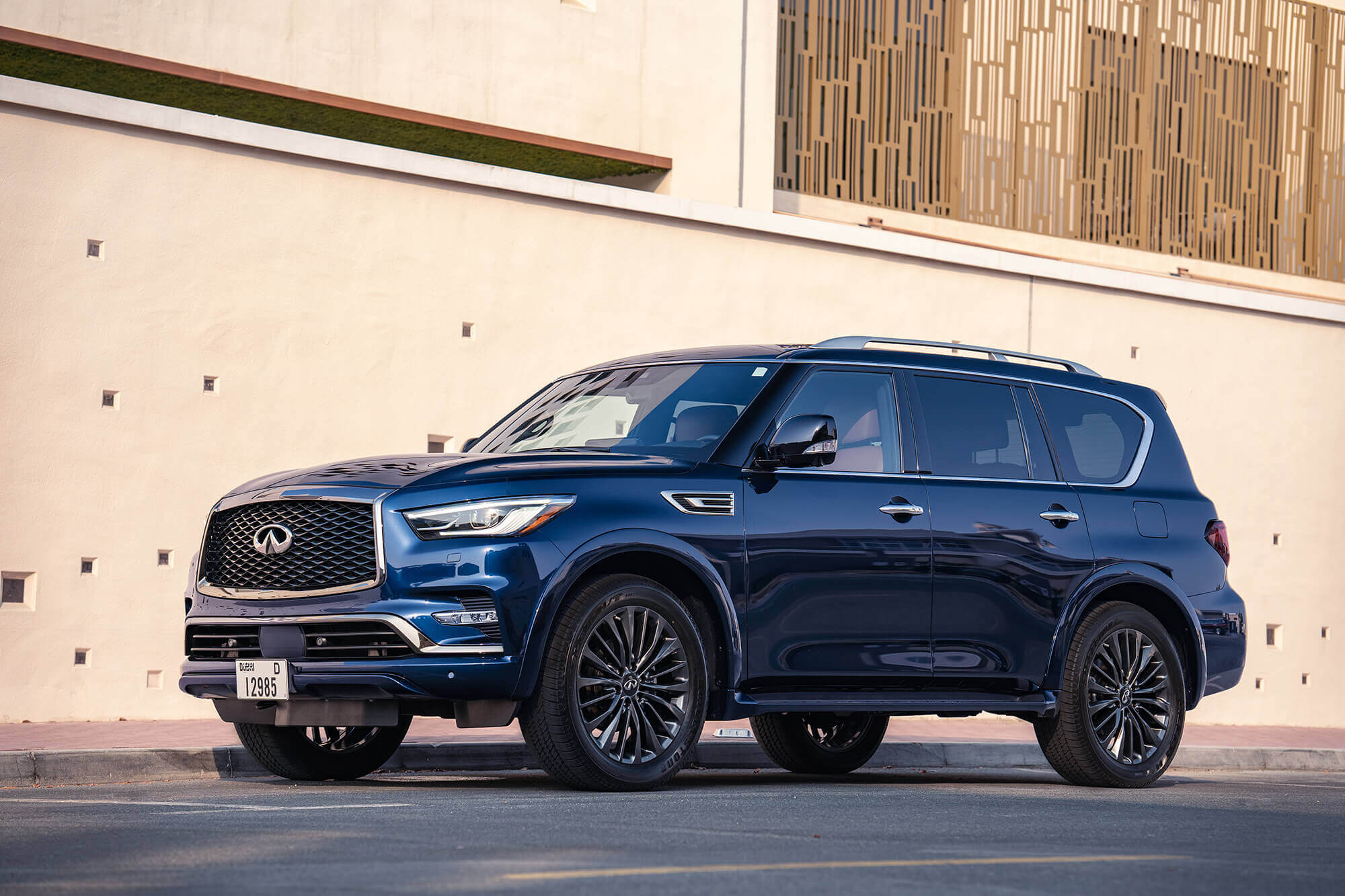 Infiniti QX 80 Blue