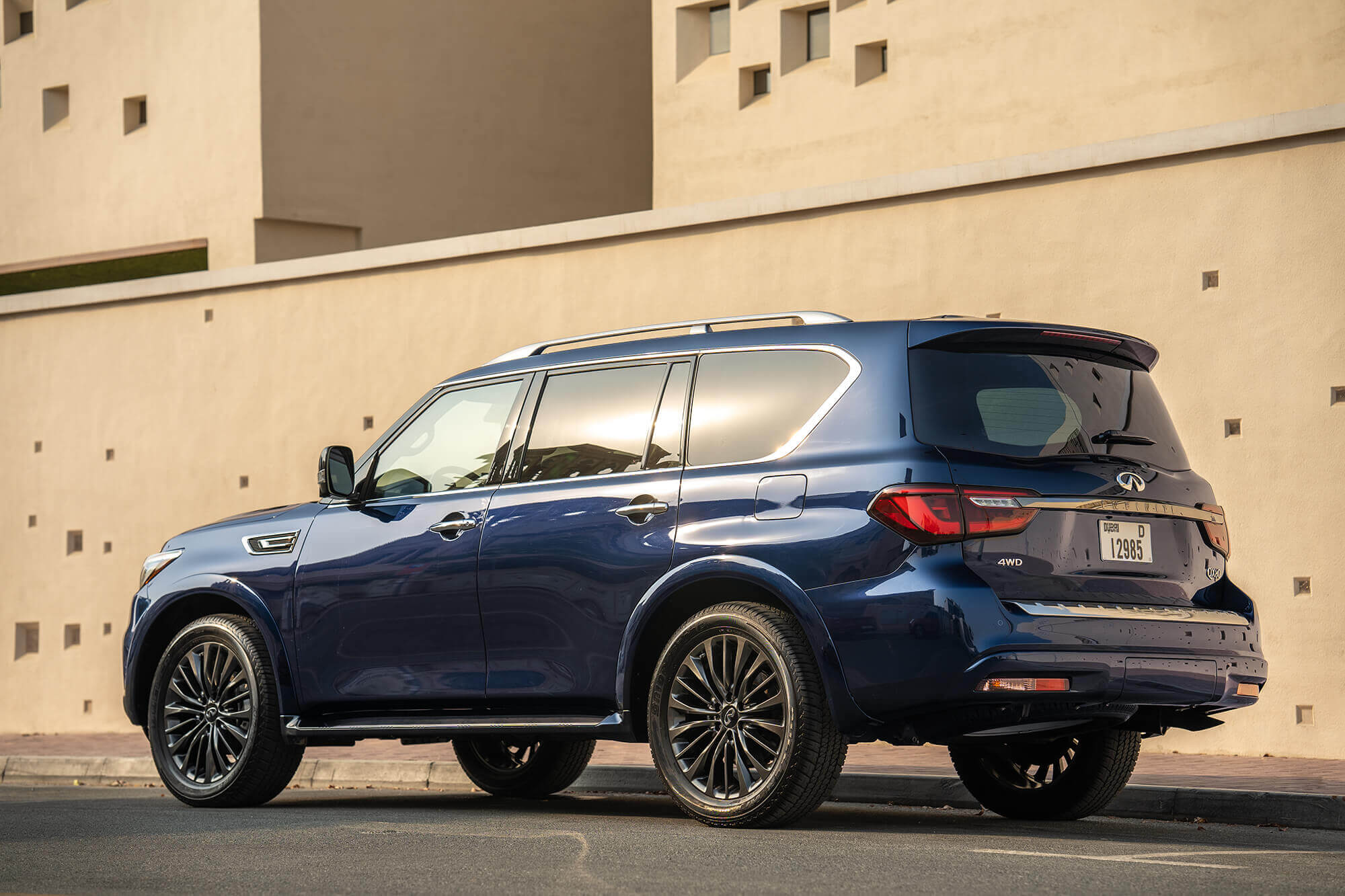 Infiniti QX 80 Blue