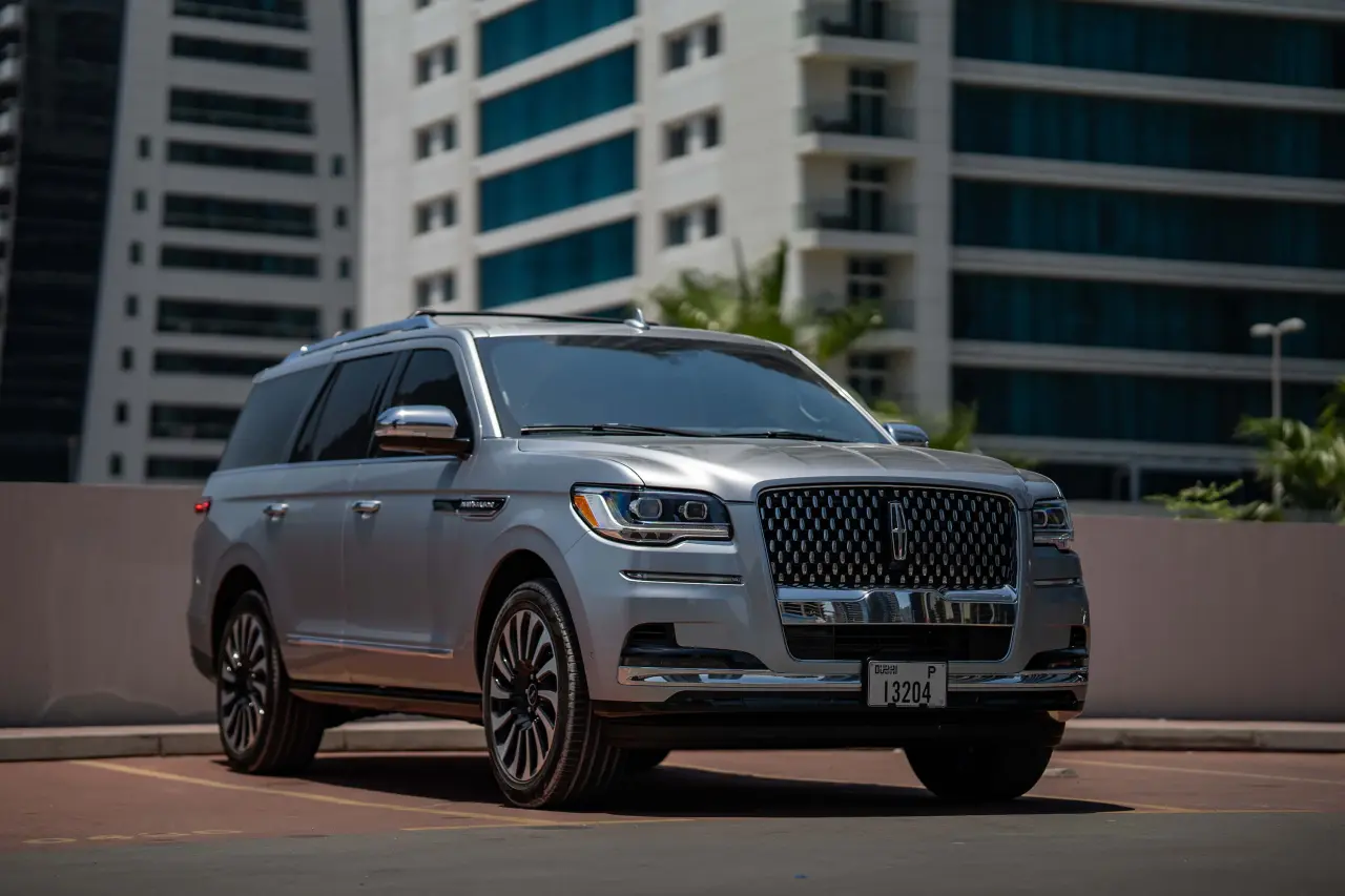 Lincoln Navigator Silver