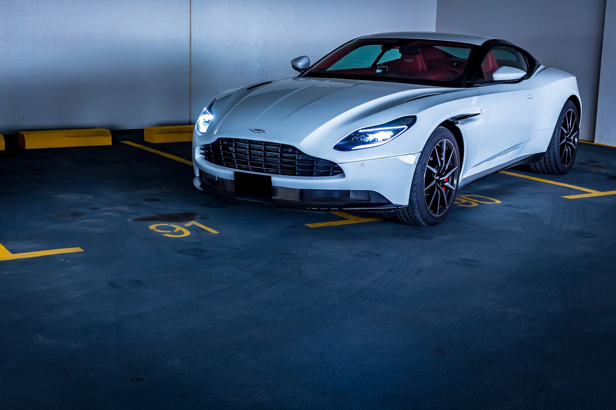 Aston Martin DB11 White