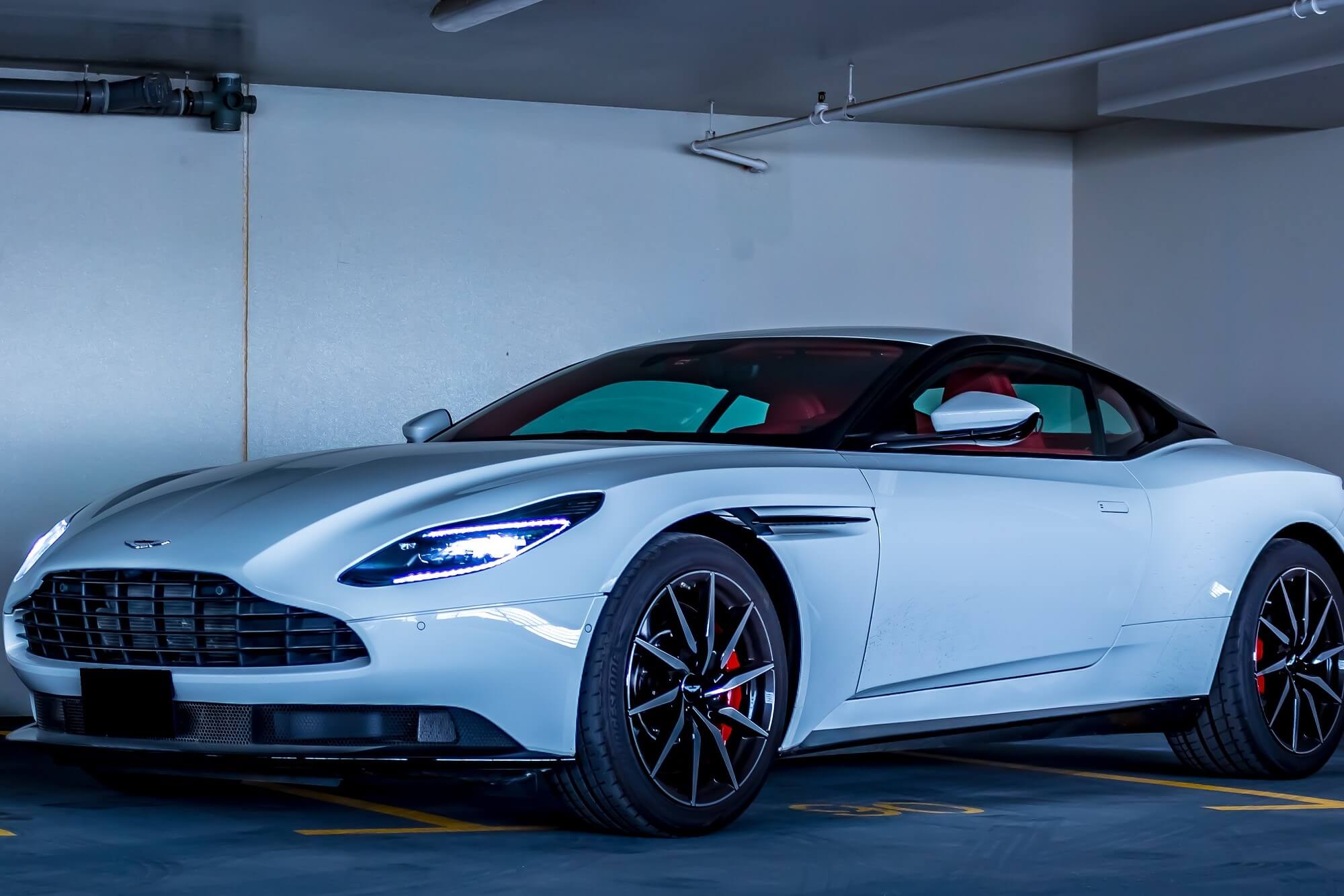 Aston Martin DB11 White